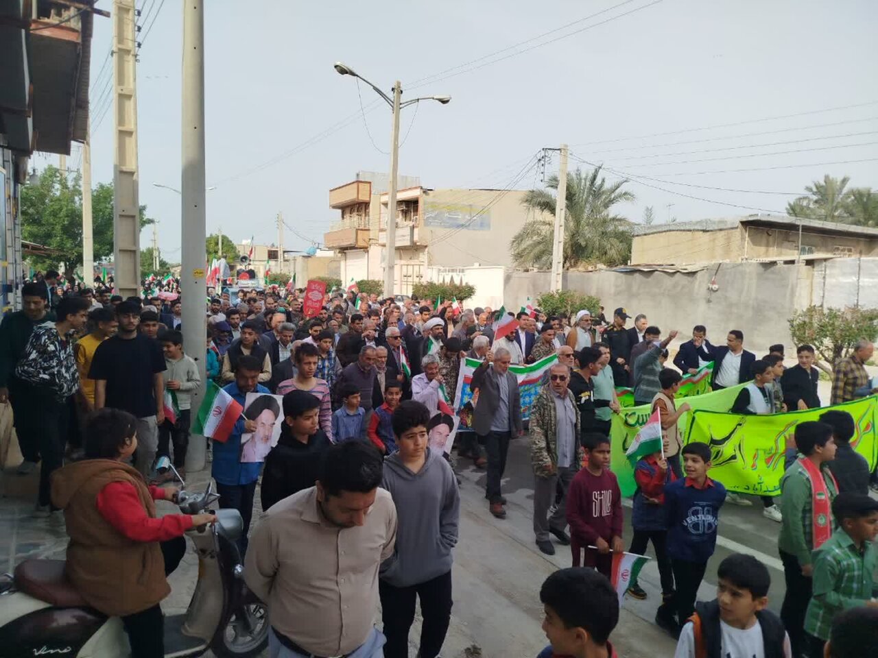 تصاویر/ راهپیمایی ۲۲ بهمن در شهر سعدآباد