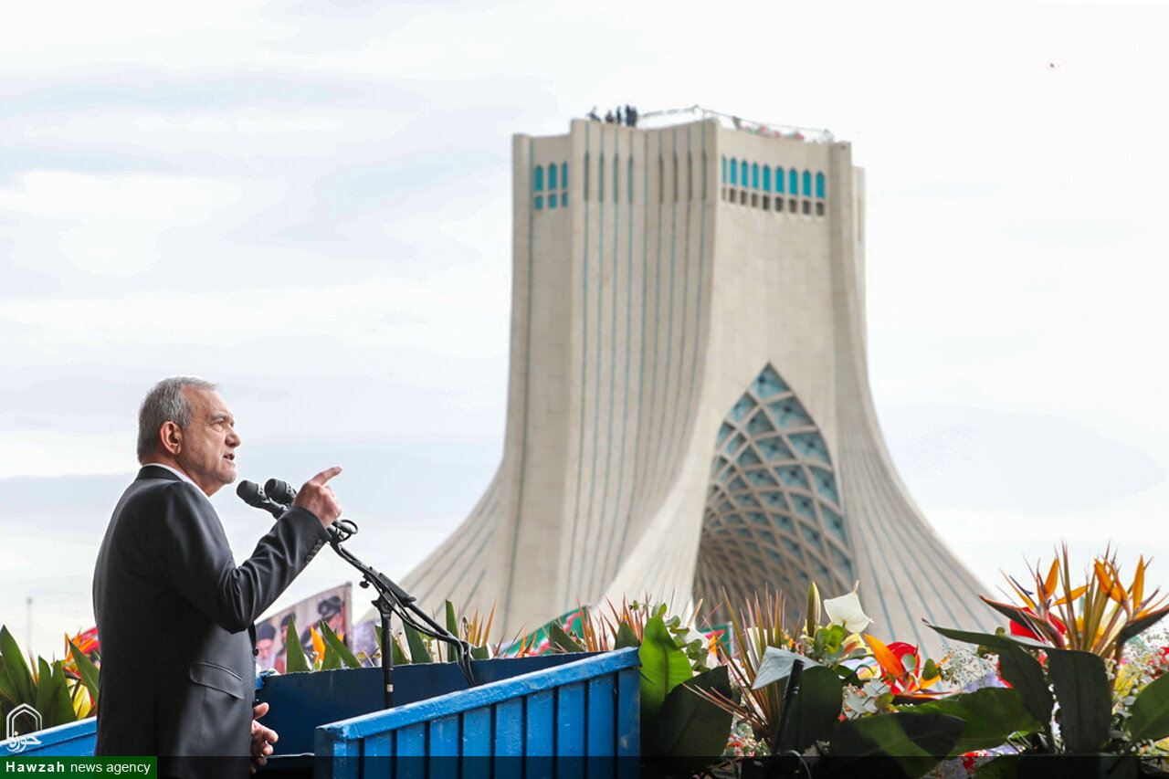 حضور گسترده مردم در راهپیمایی جلوه‌ای از وفاداری به آرمان‌های انقلاب است/ از نارسایی‌ها و کمبودها عذرخواهی و برای رفع مشکلات تلاش می‌کنیم