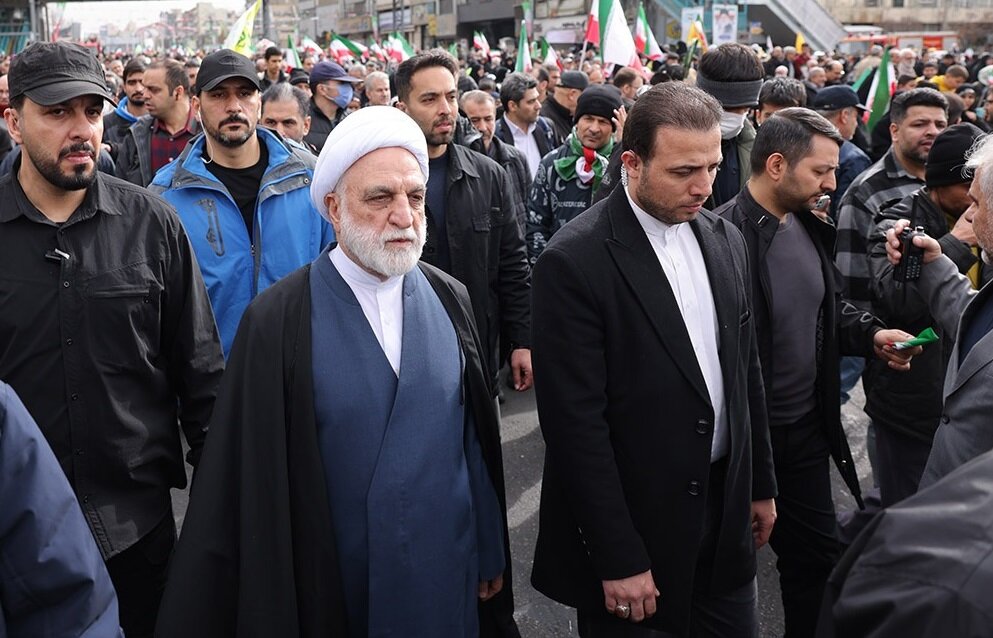 ما مسئولان نباید لحظه‌ای از متن مردم جدا شویم/ مردم که همواره پای کار نظام و انقلاب بوده‌اند شایسته بهترین خدمات هستند