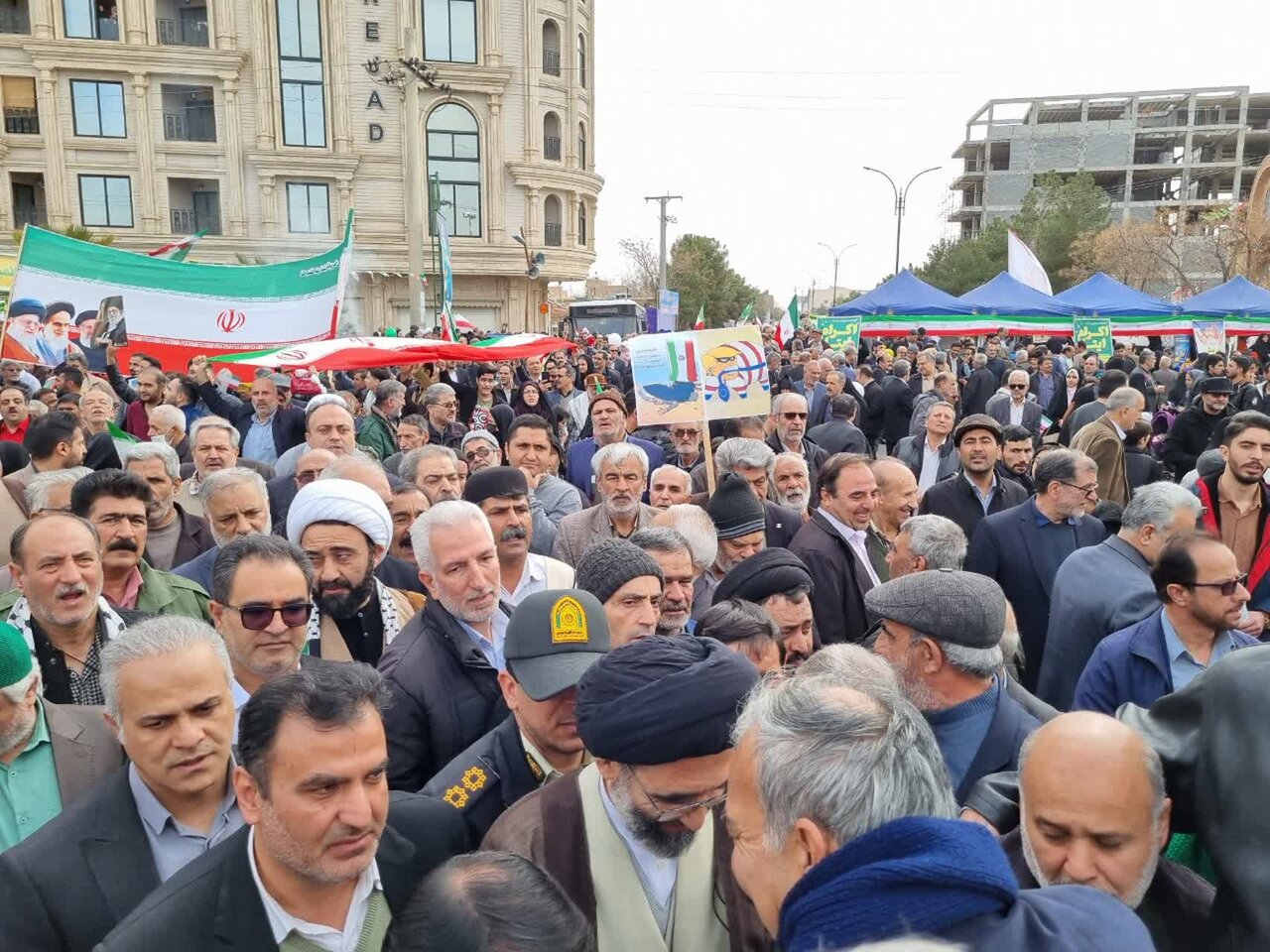 مراسم راهپیمایی یوم الله ۲۲ بهمن در کاشان حماسی تر از سال های قبل برگزار شد+عکس