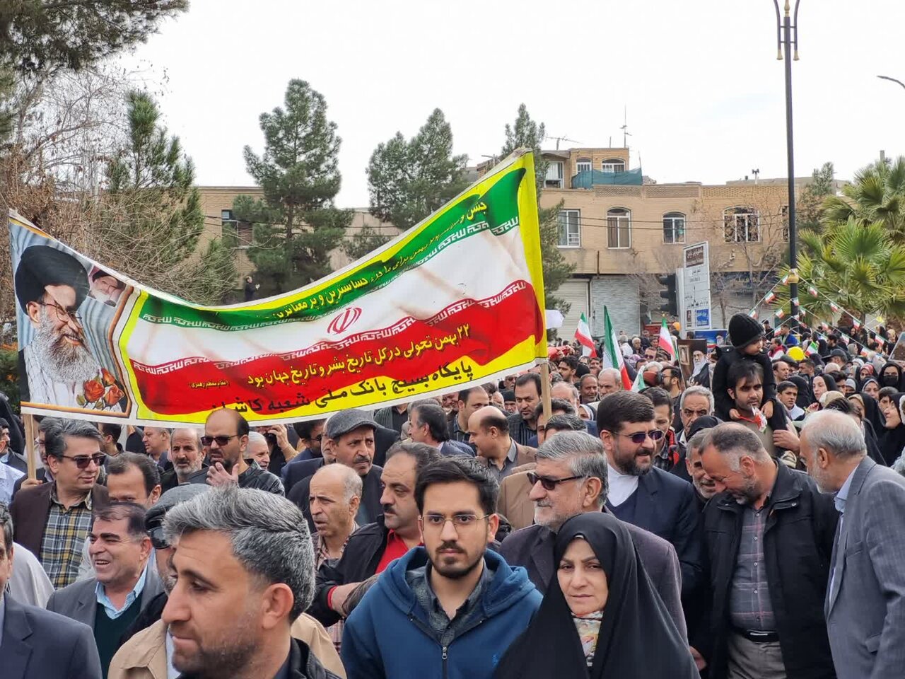 مراسم راهپیمایی یوم الله ۲۲ بهمن در کاشان حماسی تر از سال های قبل برگزار شد+عکس