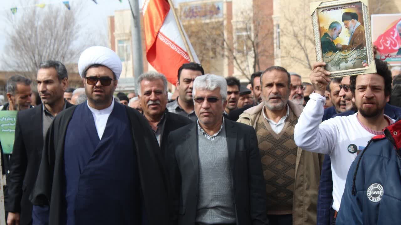 حضور پرشور مردم آران وبیدگل در راهپیمایی یوم‌الله ۲۲ بهمن+عکس