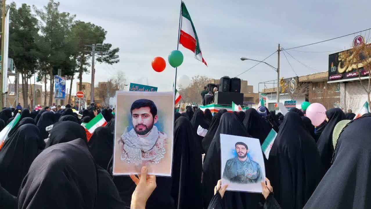 حضور پرشور مردم آران وبیدگل در راهپیمایی یوم‌الله ۲۲ بهمن+عکس