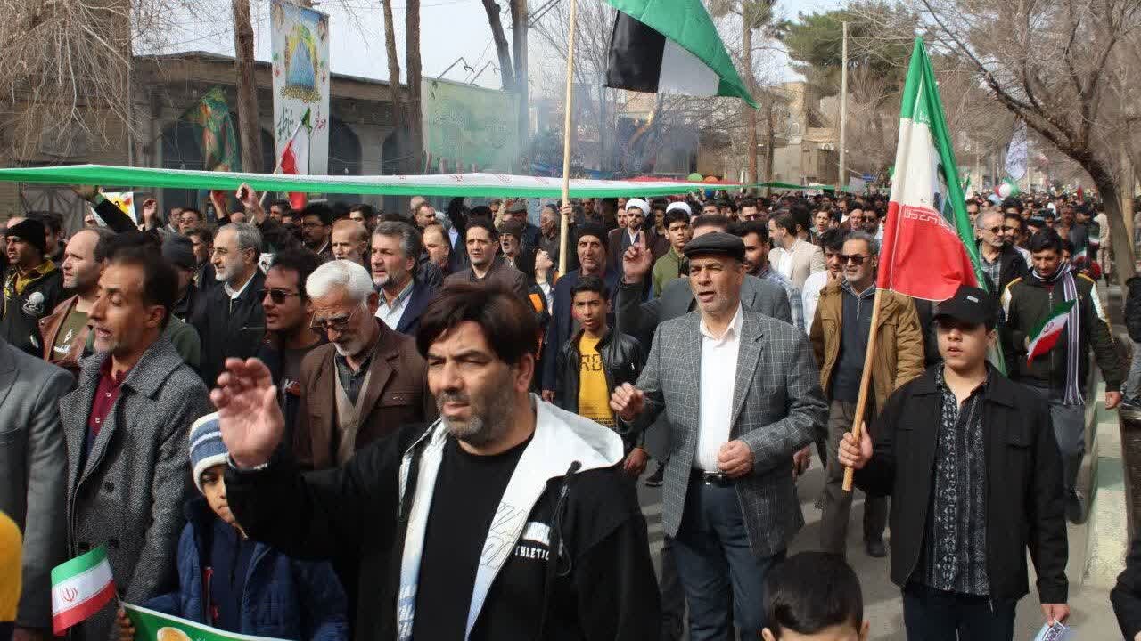 حضور پرشور مردم آران وبیدگل در راهپیمایی یوم‌الله ۲۲ بهمن+عکس