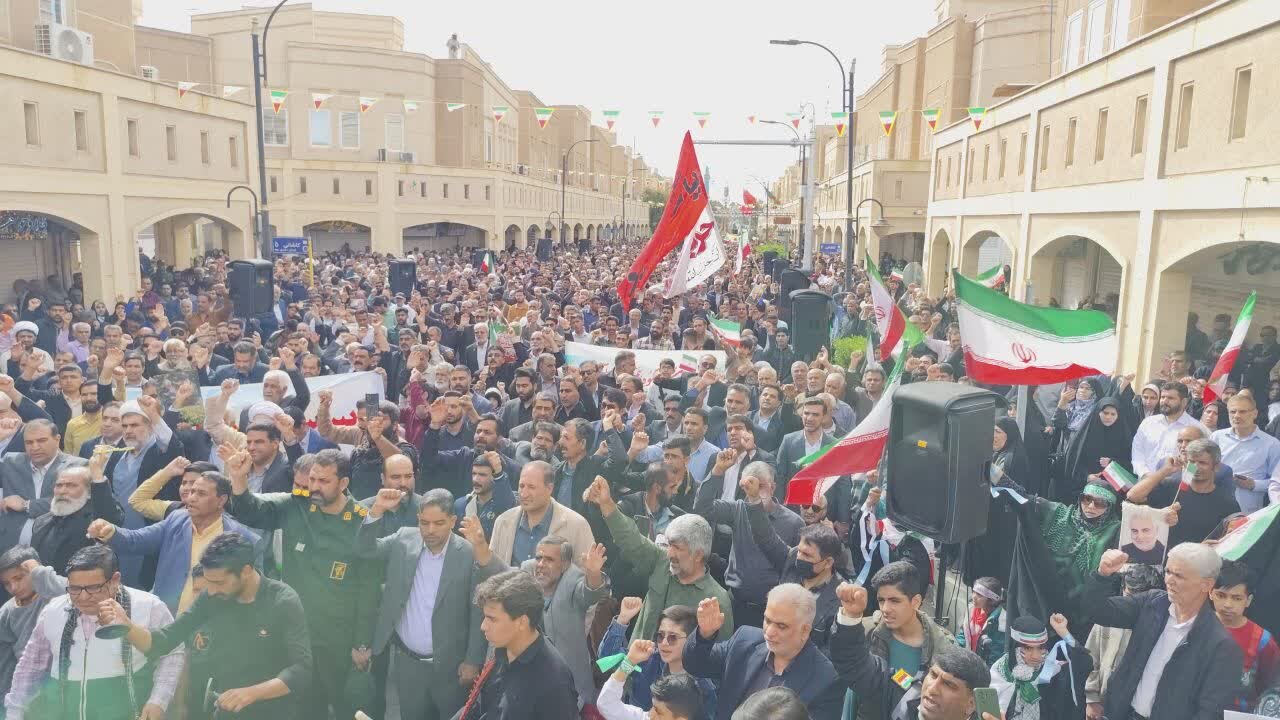 تصاویر/ مراسم راهپیمایی یوم‌الله ۲۲ بهمن در شهر بم