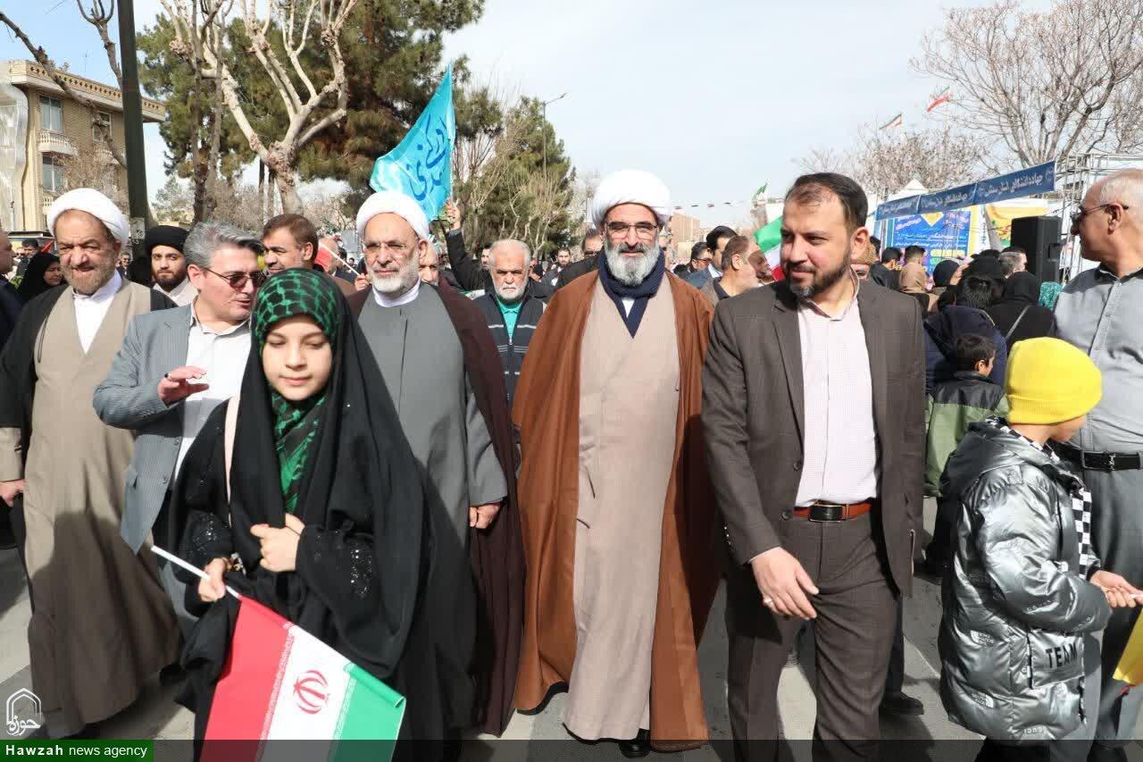 مردم با وجود مشکلات با اراده‌ای انقلابی به میدان آمدند/ پشتیبانی مردم از نظام در بزنگاه حساس با روحیه‌ای انقلابی