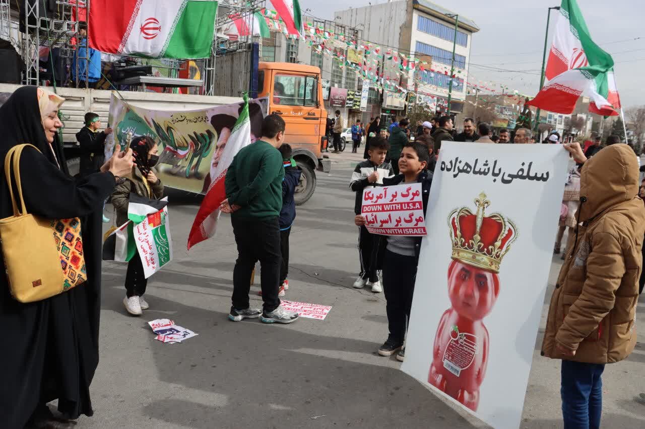 راهپیمایی با شکوه مردم ولایتمدار البرز از کرج تا ماهدشت / حضور مردم روستاهای طالقان در هوای برفی + ویدیو و تصاویر