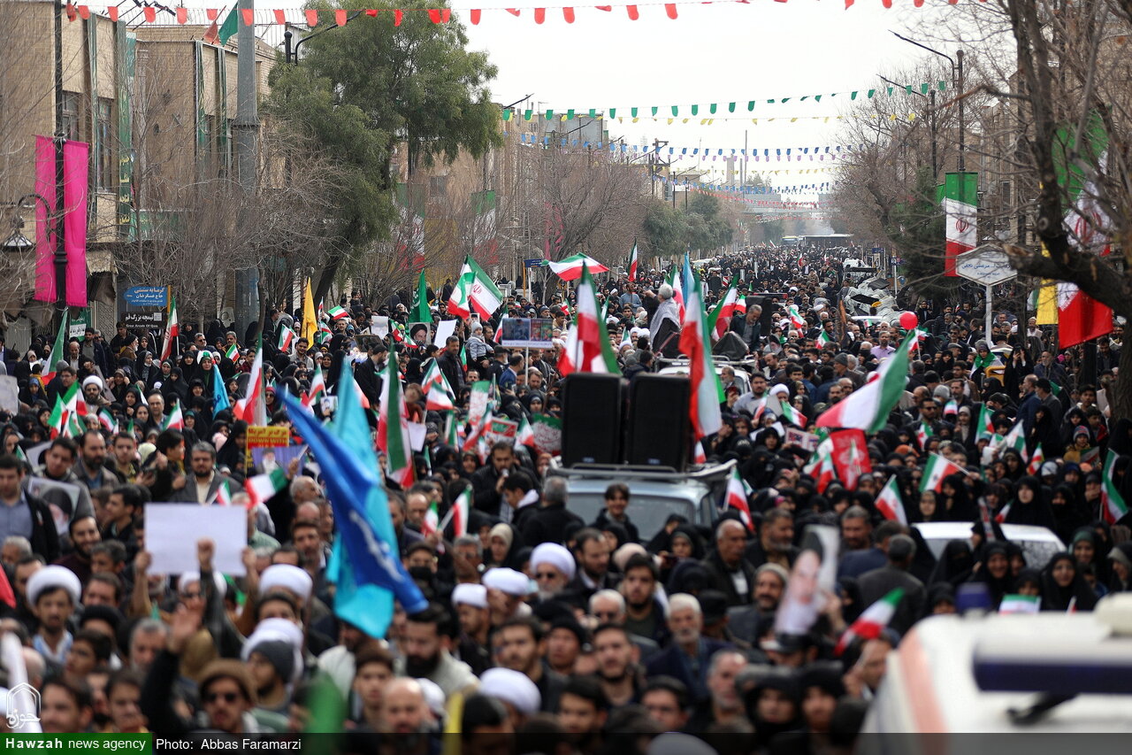 Всплеск революционного энтузиазма на родине революции / Мир наблюдает за героическим подвигом верного народа / Мы стоим твёрдо и не отступим + видео и фото