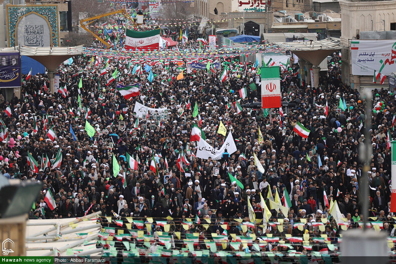 فیلم |  گوشه‎‌هایی از حضور حماسی مردم قم در راهپیمایی ۲۲ بهمن ۱۴۰۴