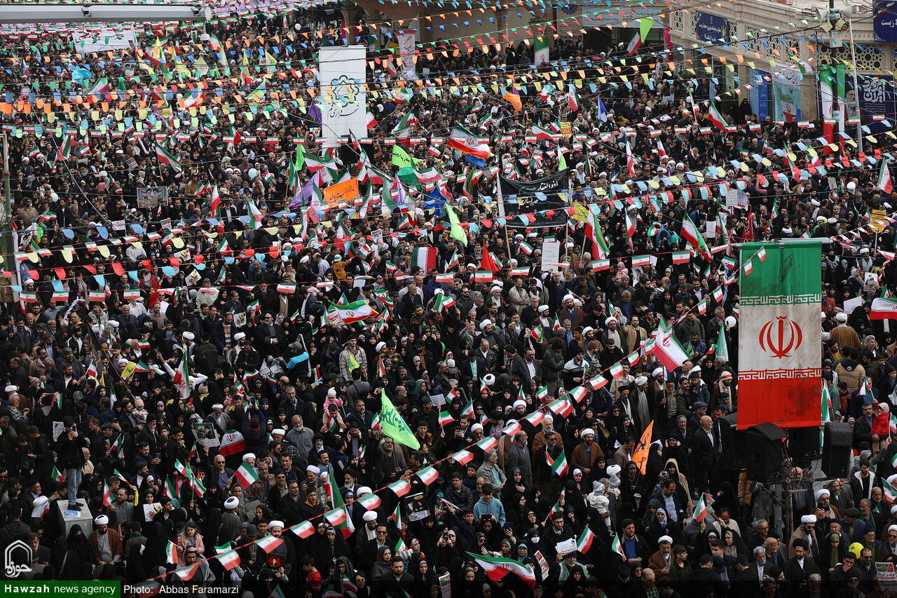 Всплеск революционного энтузиазма на родине революции / Мир наблюдает за героическим подвигом верного народа / Мы стоим твёрдо и не отступим + видео и фото