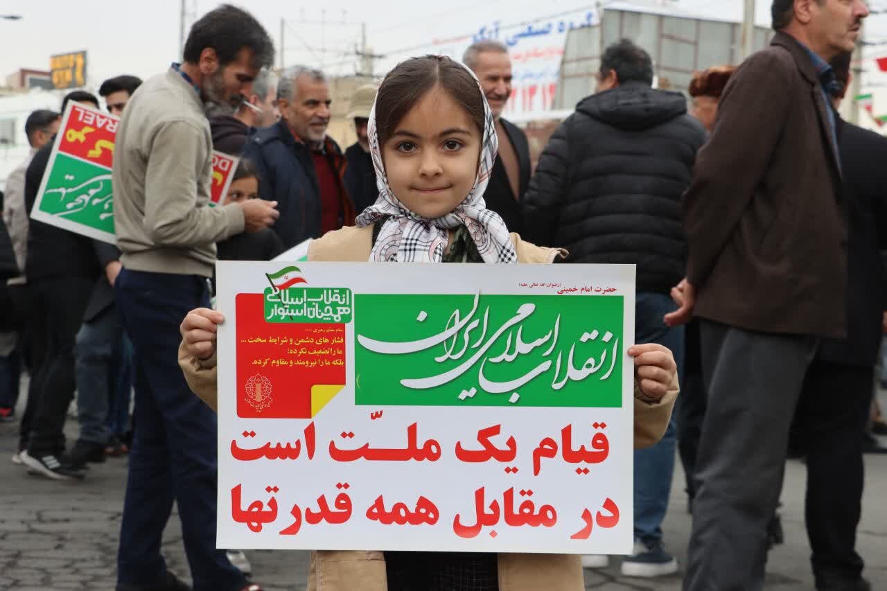 راهپیمایی با شکوه مردم ولایتمدار البرز از کرج تا ماهدشت / حضور مردم روستاهای طالقان در هوای برفی + ویدیو و تصاویر