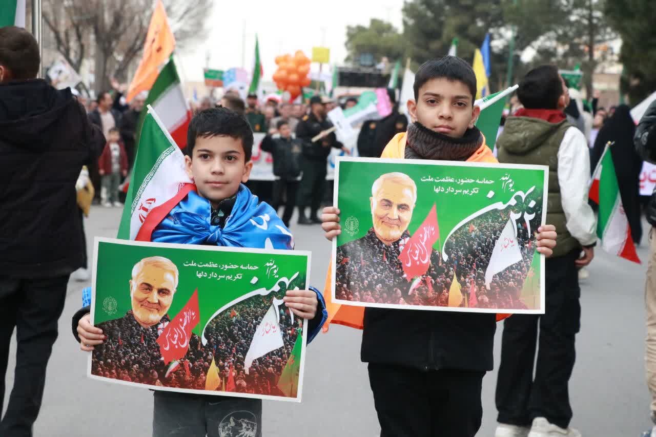 راهپیمایی با شکوه مردم ولایتمدار البرز از کرج تا ماهدشت / حضور مردم روستاهای طالقان در هوای برفی + ویدیو و تصاویر