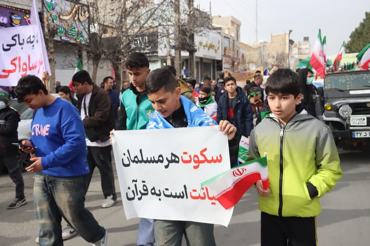 راهپیمایی با شکوه مردم ولایتمدار البرز از کرج تا ماهدشت / حضور مردم روستاهای طالقان در هوای برفی + ویدیو و تصاویر