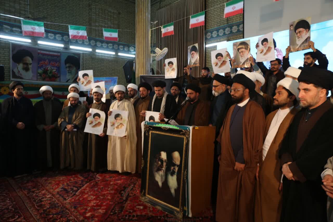 طلاب و روحانیون اردو زبان در دفاع از ولایت به میدان آمدند