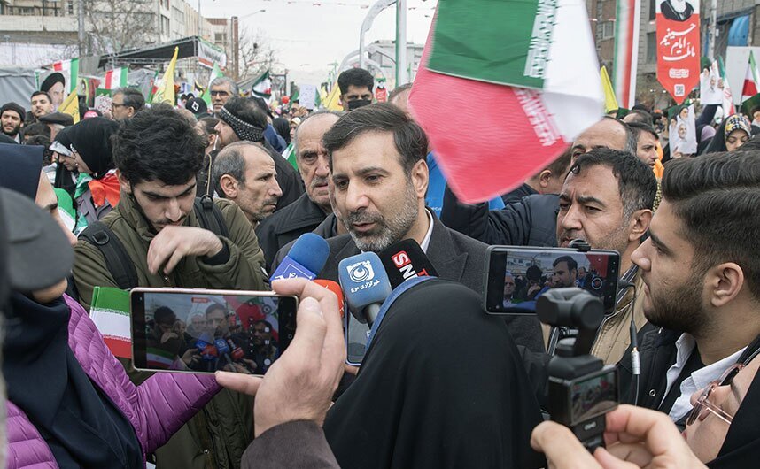 نظام اسلامی به پشتوانه مردم هیچ‌گاه از آرمان‌های خود عقب‌نشینی نمی‌کند