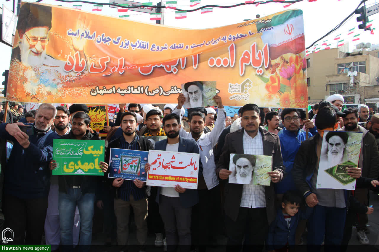 تصاویر/ حضور طلاب جامعه المصطفی العالمیه نمایندگی اصفهان در راهپیمایی ۲۲ بهمن
