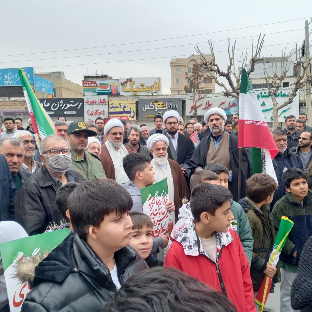 تصاویر / حضور مردم شهرستان آبیک در راهپیمایی یوم  الله ۲۲ بهمن