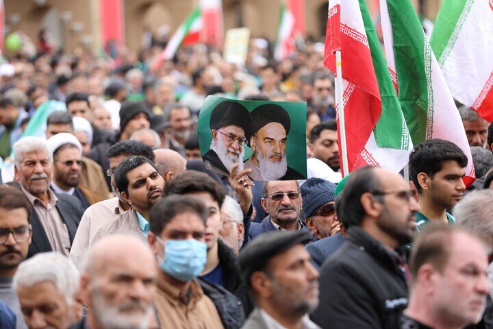 Pawai Nasional 22 Bahman di Iran: Rakyat dan Ulama Bersatu Tegaskan Dukungan pada Pemimpin Revolusi