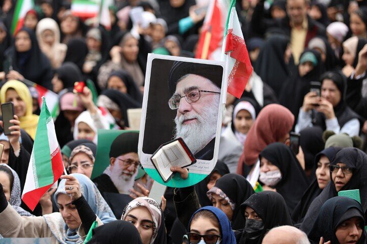 Pawai Nasional 22 Bahman di Iran: Rakyat dan Ulama Bersatu Tegaskan Dukungan pada Pemimpin Revolusi