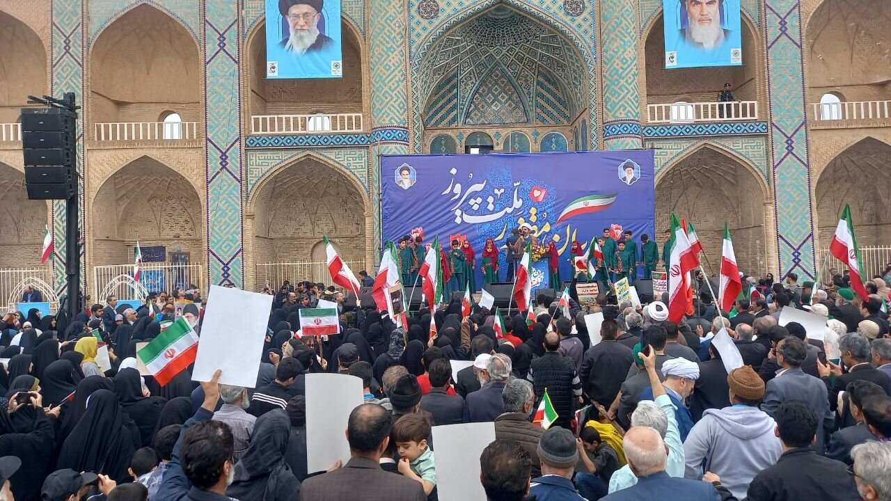 فیلم| حمایت یزدی ها از ساحت قرآن کریم در راهپیمایی ۲۲بهمن۱۴۰۴