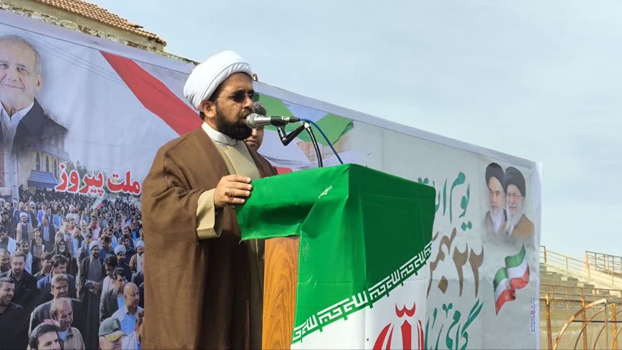 سخنرانی حجت‌الاسلام صادقی، امام جمعه رودبار جنوب، در اجتماع راهپیمایان یوم‌الله ۲۲ بهمن این شهرستان.