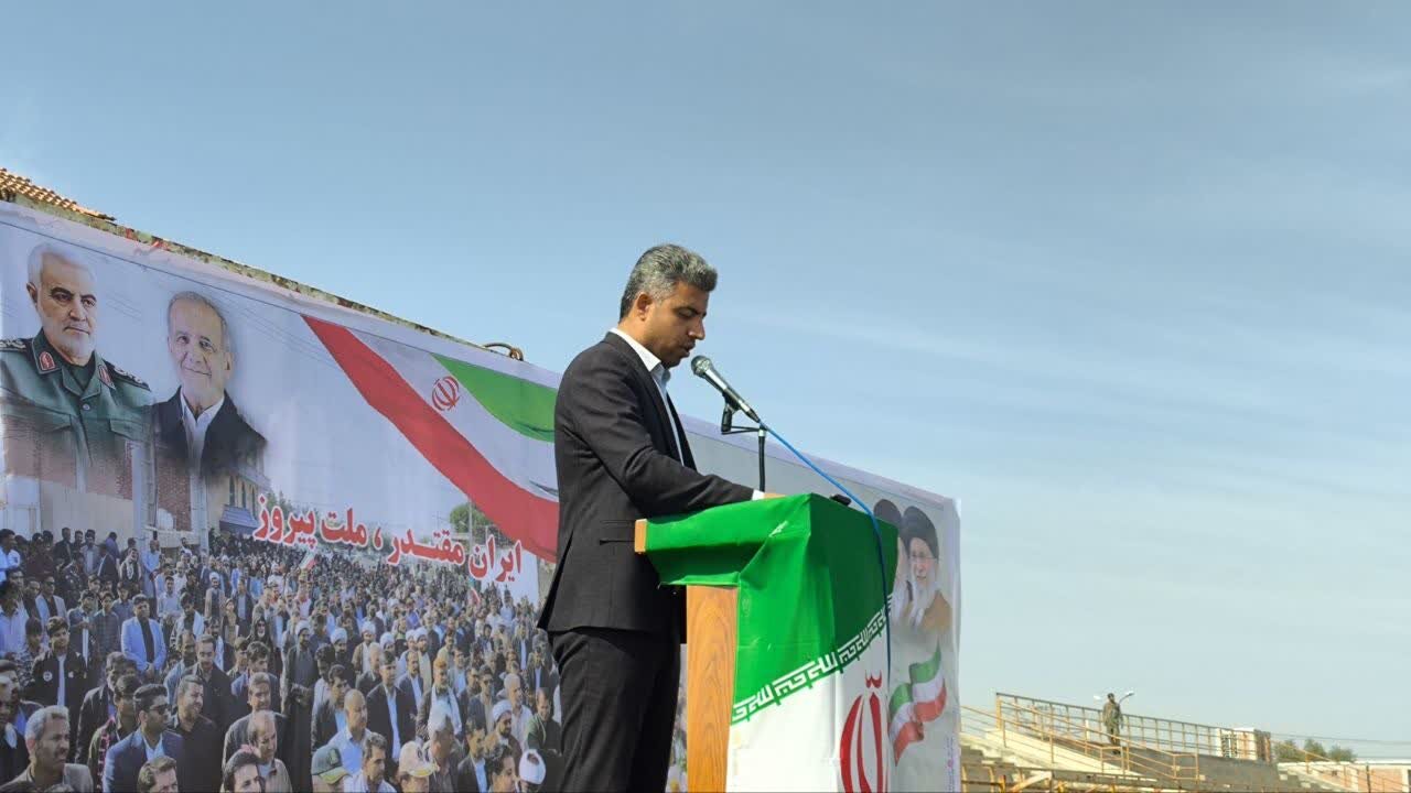 سخنرانی حجت‌الاسلام صادقی، امام جمعه رودبار جنوب، در اجتماع راهپیمایان یوم‌الله ۲۲ بهمن این شهرستان.