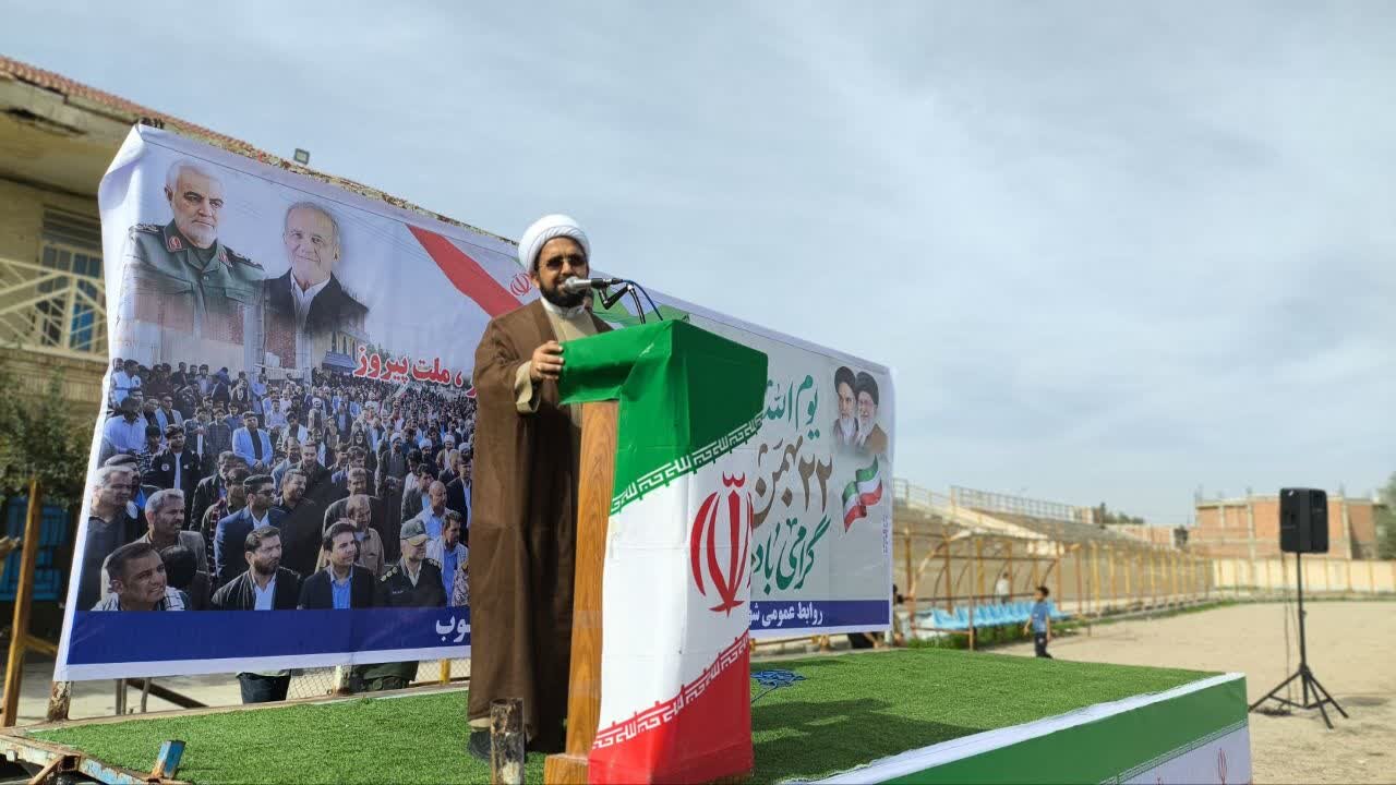 سخنرانی حجت‌الاسلام صادقی، امام جمعه رودبار جنوب، در اجتماع راهپیمایان یوم‌الله ۲۲ بهمن این شهرستان.