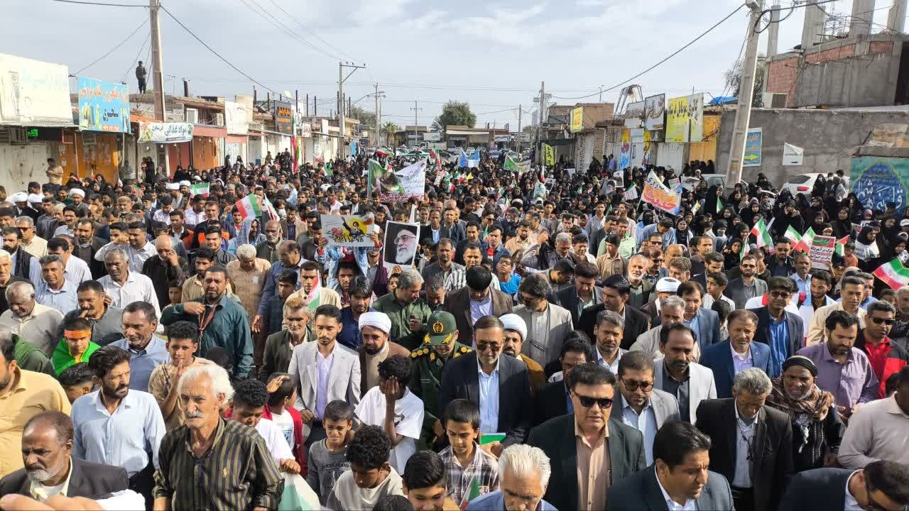 سخنرانی حجت‌الاسلام صادقی، امام جمعه رودبار جنوب، در اجتماع راهپیمایان یوم‌الله ۲۲ بهمن این شهرستان.