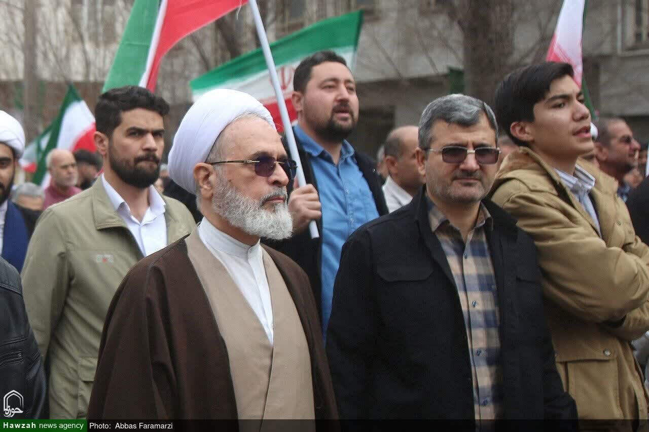 Ayatullah A‘rafi ashiriki katika matembezi ya kuzivunja nguvu za adui ya 22 Bahman