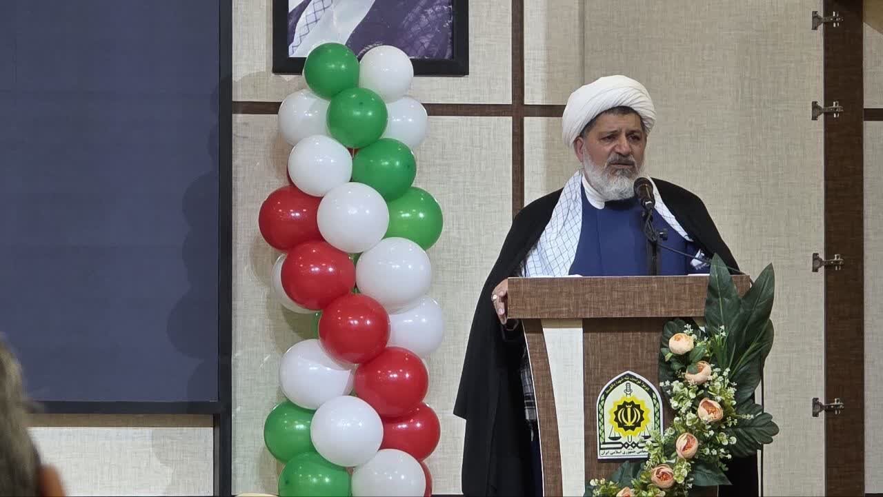 خدمت‌رسانی به خانواده شهدا یک وظیفه همگانی است