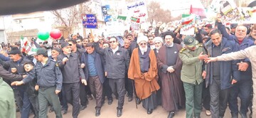 توطئه‌ها تمامی ندارد و دشمن همواره در پی ضربه زدن به انقلاب اسلامی است