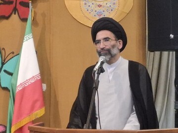 روحانیون و ائمه جمعه مساجد، مردم را سرسفره تفسیر قرآن ببرند