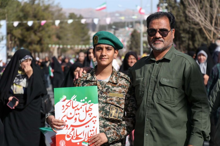 تصاویر| حضور نوجوانان و جوانان در حماسه 22 بهمن مردم بیرجند