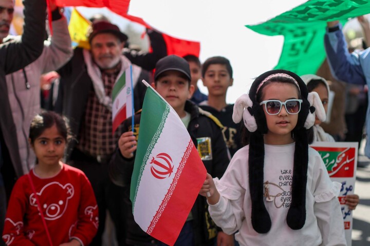 تصاویر| حضور نوجوانان و جوانان در حماسه 22 بهمن مردم بیرجند