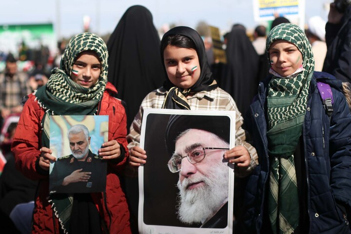 تصاویر| حضور نوجوانان و جوانان در حماسه 22 بهمن مردم بیرجند