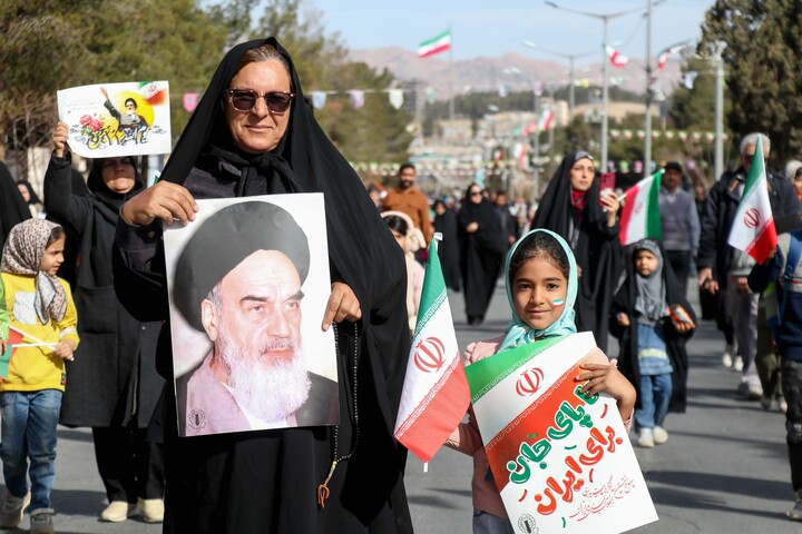 تصاویر| حضور نوجوانان و جوانان در حماسه 22 بهمن مردم بیرجند