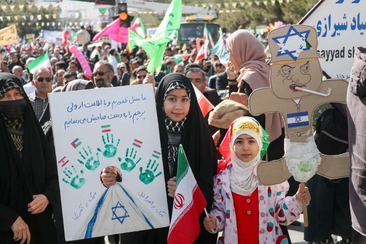 تصاویر| حضور نوجوانان و جوانان در حماسه 22 بهمن مردم بیرجند