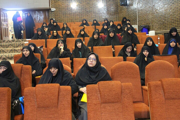 تصاویر/ نشست هم‌ اندیشی اساتید و مدیران حوزه معارف اسلام ناب استان‌ کرمان