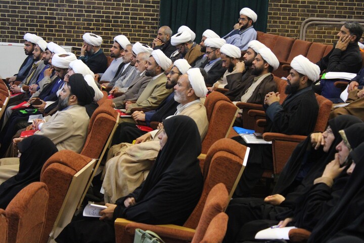 تصاویر/ نشست هم‌ اندیشی اساتید و مدیران حوزه معارف اسلام ناب استان‌ کرمان