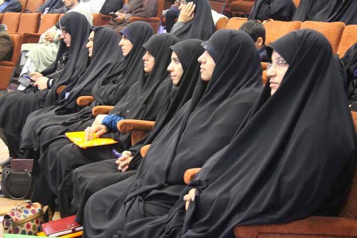 تصاویر/ نشست هم‌ اندیشی اساتید و مدیران حوزه معارف اسلام ناب استان‌ کرمان