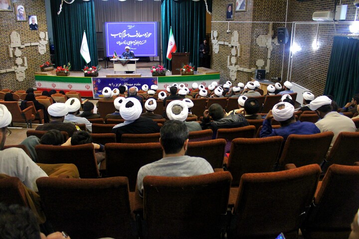 تصاویر/ نشست هم‌ اندیشی اساتید و مدیران حوزه معارف اسلام ناب استان‌ کرمان