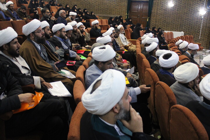 تصاویر/ نشست هم‌ اندیشی اساتید و مدیران حوزه معارف اسلام ناب استان‌ کرمان