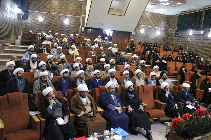 تصاویر/ نشست هم‌ اندیشی اساتید و مدیران حوزه معارف اسلام ناب استان‌ کرمان