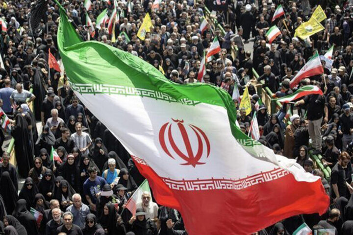 Photos/Affluence Record à Qom : La Marche du 22 Bahman enregistre une Hausse Spectaculaire de 80% de la Participation