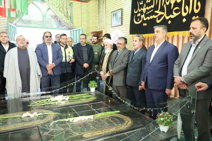 تصاویر/ادای احترام استاندار مرکزی به مقام شامخ شهدای گمنام شهر مهاجران