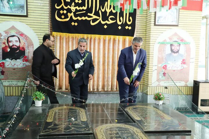 تصاویر/ادای احترام استاندار مرکزی به مقام شامخ شهدای گمنام شهر مهاجران