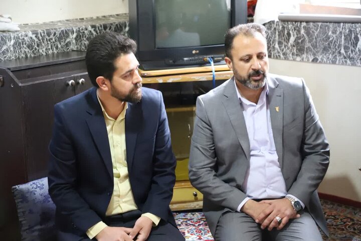 تصاویر/دیدار استاندار با خانواده شهید شمسی