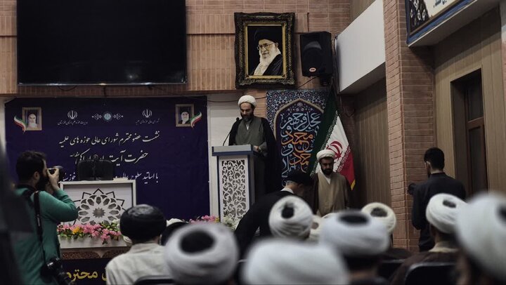 نشست  اساتید سطوح عالی حوزه ،پژوهشگران وفضلای عرصه علم فقه با حضرت آیت الله اراکی عضو محترم شورای عالی حوزه علمیه