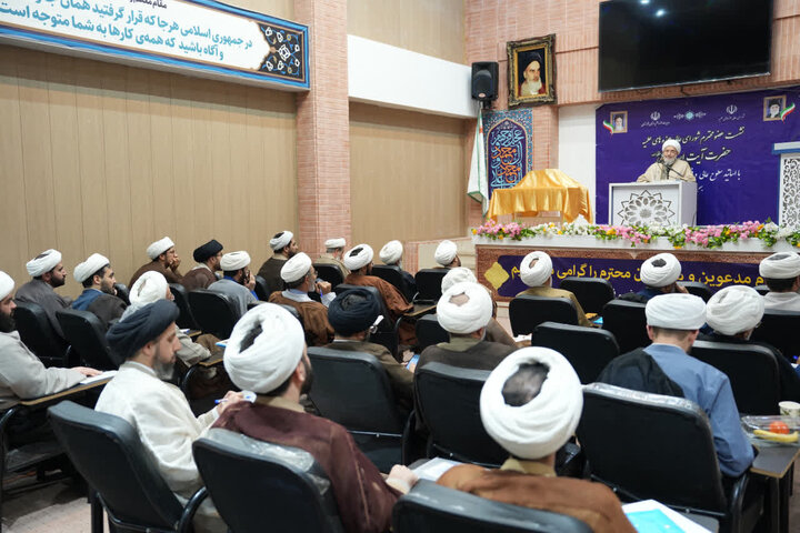 نشست  اساتید سطوح عالی حوزه ،پژوهشگران وفضلای عرصه علم فقه با حضرت آیت الله اراکی عضو محترم شورای عالی حوزه علمیه