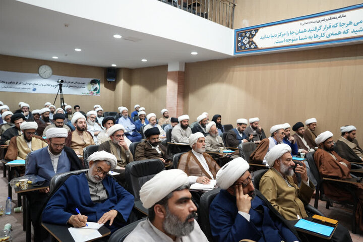 نشست  اساتید سطوح عالی حوزه ،پژوهشگران وفضلای عرصه علم فقه با حضرت آیت الله اراکی عضو محترم شورای عالی حوزه علمیه